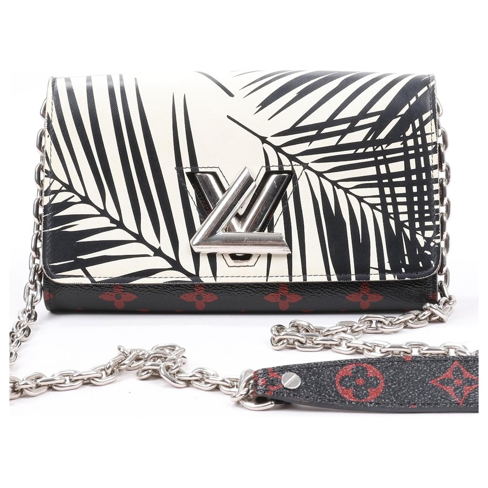 LV twist pochette